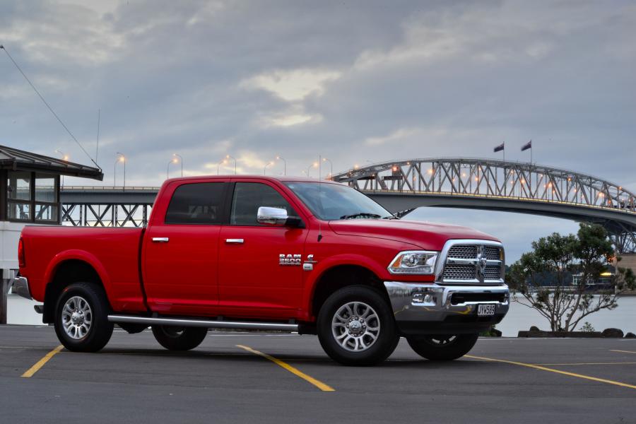  Dodge Ram 2500 Laramie Crew Cab 2015 года  (AU) (фото 12 из 40)